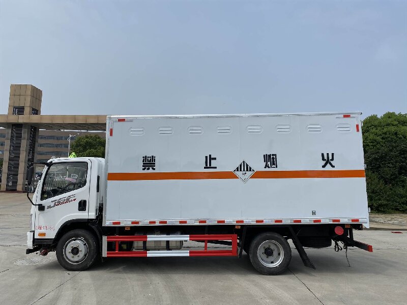 蘇州到阿壩藏族羌族自治州危險(xiǎn)品運(yùn)輸